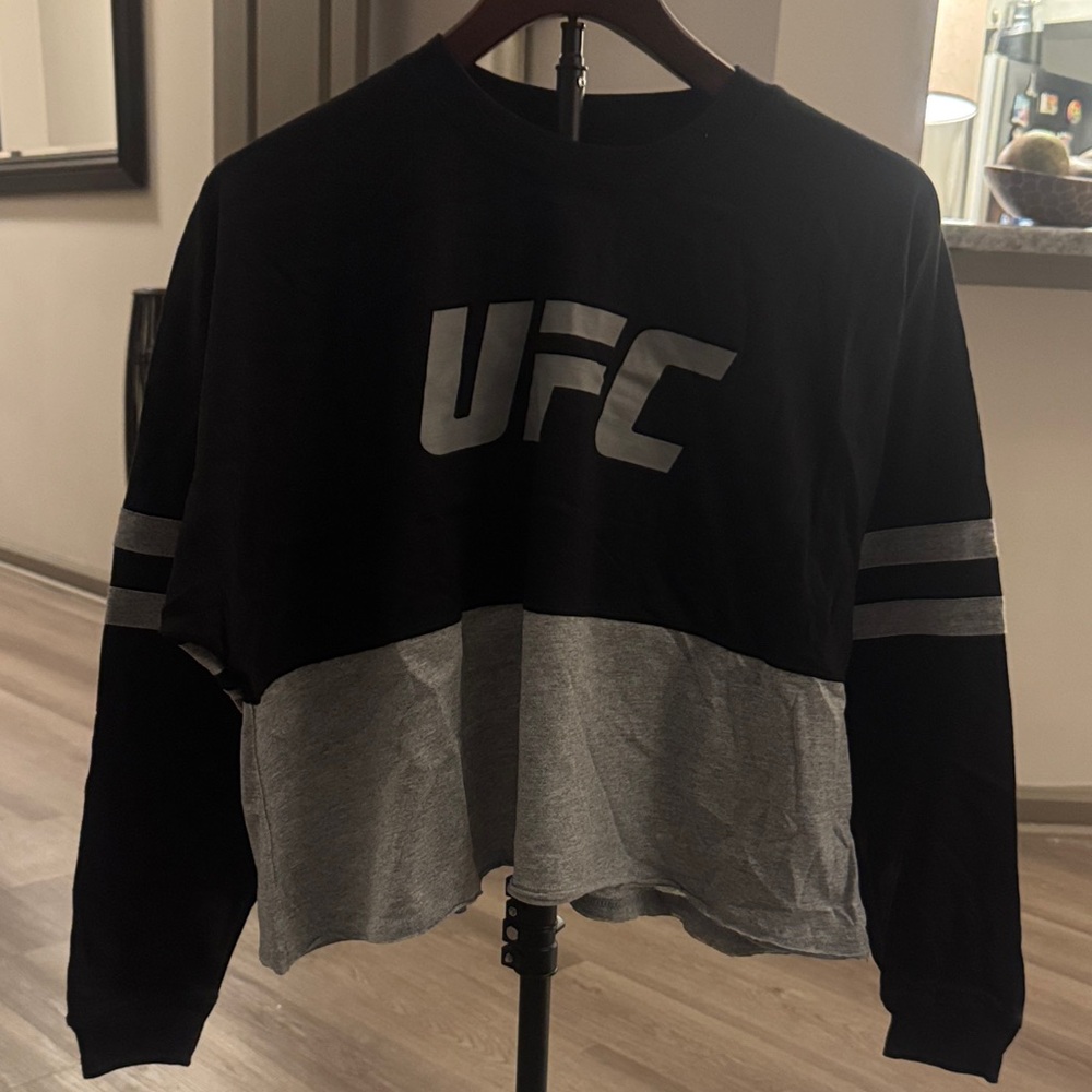 🔥UFC Black and Gray Colorblock Women’s Cropped Top🔥BRAND NEW WITH TAGS ❣️